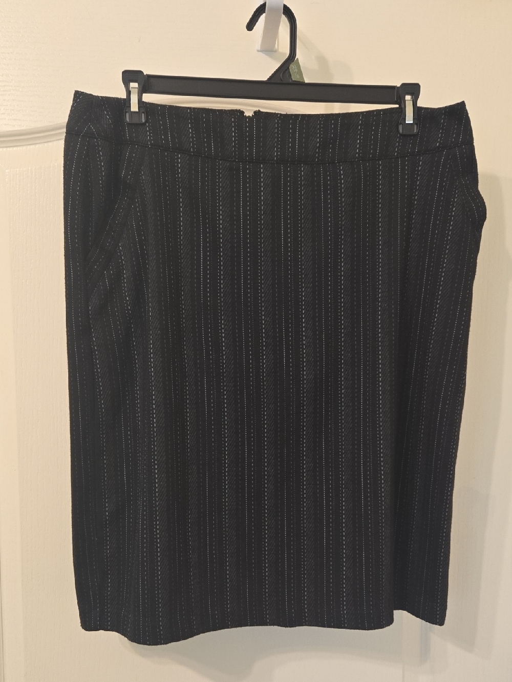 Avenue Black With Grey, White And Light Blue Pinstripe Pencil Skirt Size 14W